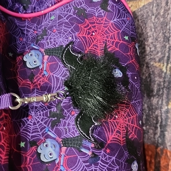 Vamparina roll on kids luggage. - Picture 9 of 11